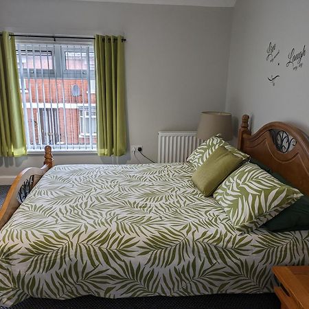 Maire Toireasa - Cosy Refurbished Property In The Gaeltacht Quarter Belfast Buitenkant foto