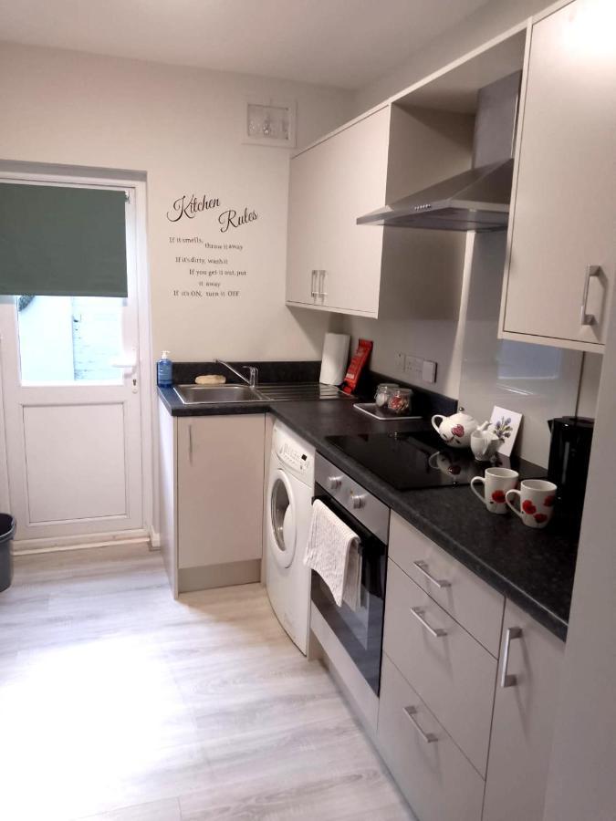 Maire Toireasa - Cosy Refurbished Property In The Gaeltacht Quarter Belfast Buitenkant foto