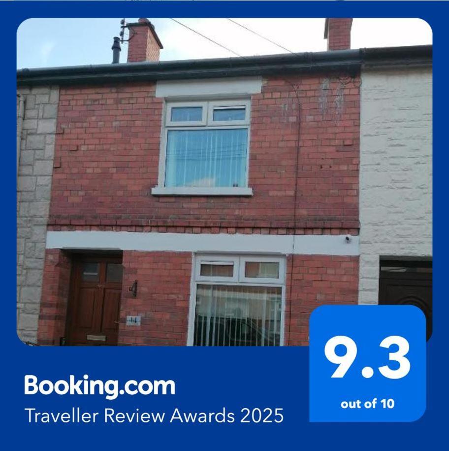 Maire Toireasa - Cosy Refurbished Property In The Gaeltacht Quarter Belfast Buitenkant foto